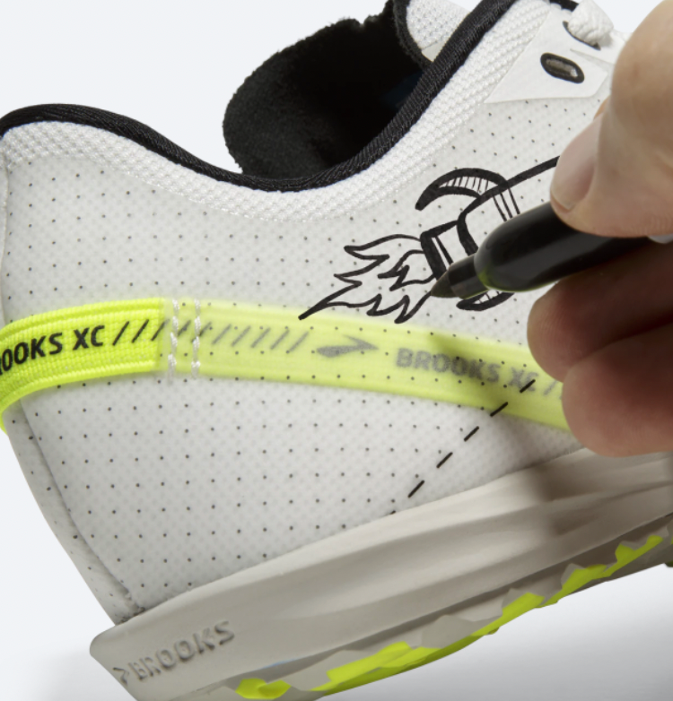 Unisex Draft XC Spikeless - White, Black, and Nightlife - BROOKS - The Track and Field Store