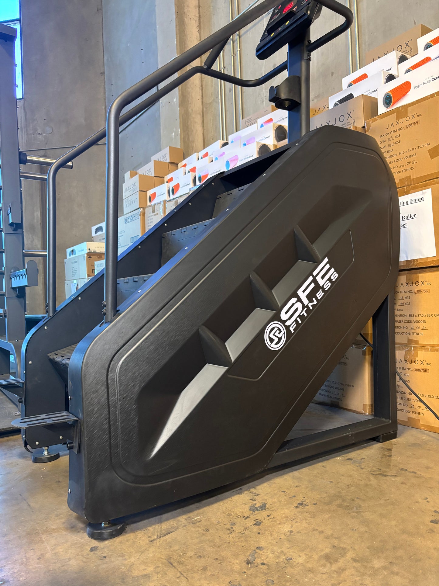Stepmill Pro (Stairmaster) w/ Revolving Steps and Performance Monitor - SFE - The Track and Field Store