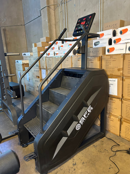 Stepmill Pro (Stairmaster) w/ Revolving Steps and Performance Monitor - SFE - The Track and Field Store