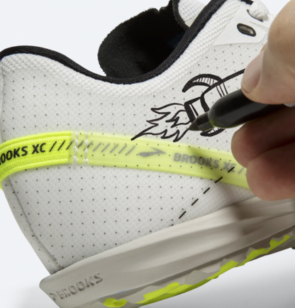 Unisex Draft XC Spikeless - White, Black, and Nightlife - BROOKS - The Track and Field Store