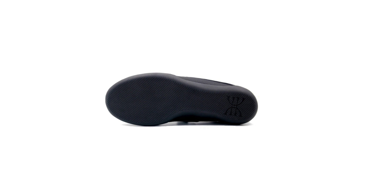 Velaasa Revolution: Throwing Shoe in Black