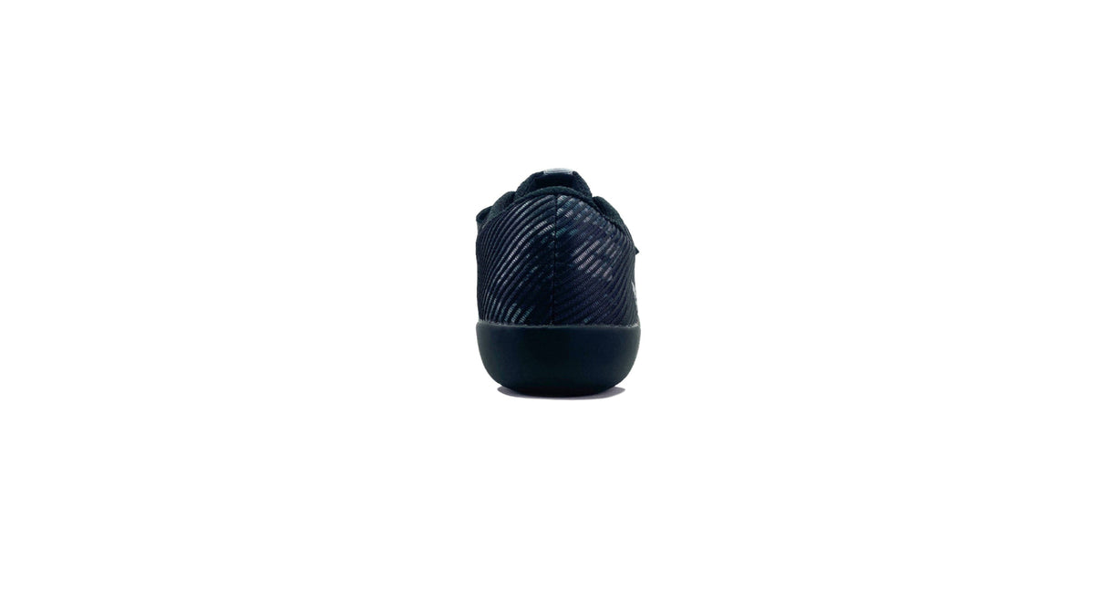 Velaasa Stones: Throwing Shoe in Black